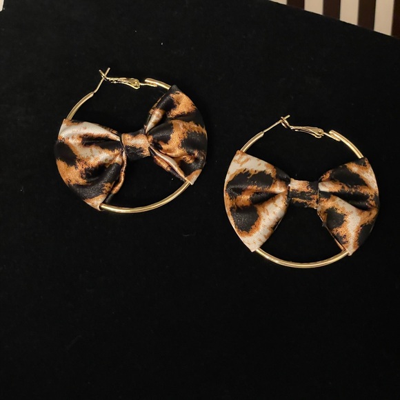 Leopard Bow Hoop Earrings - Picture 3 of 5